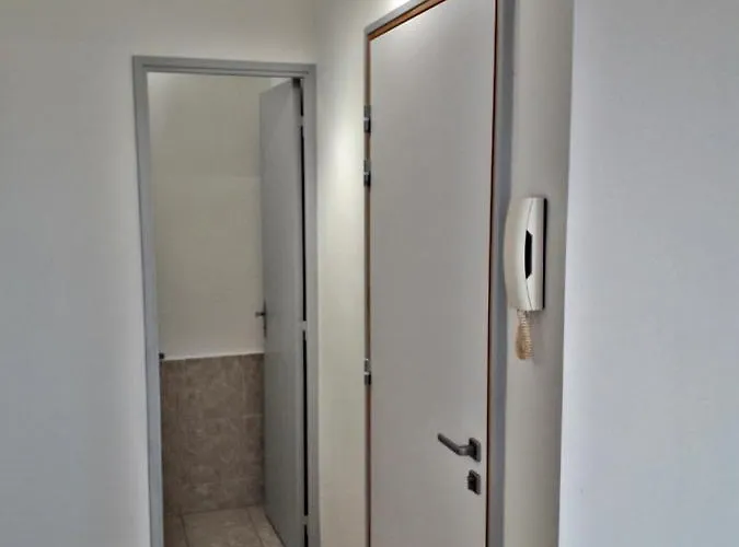 Casterneau3 Apartment